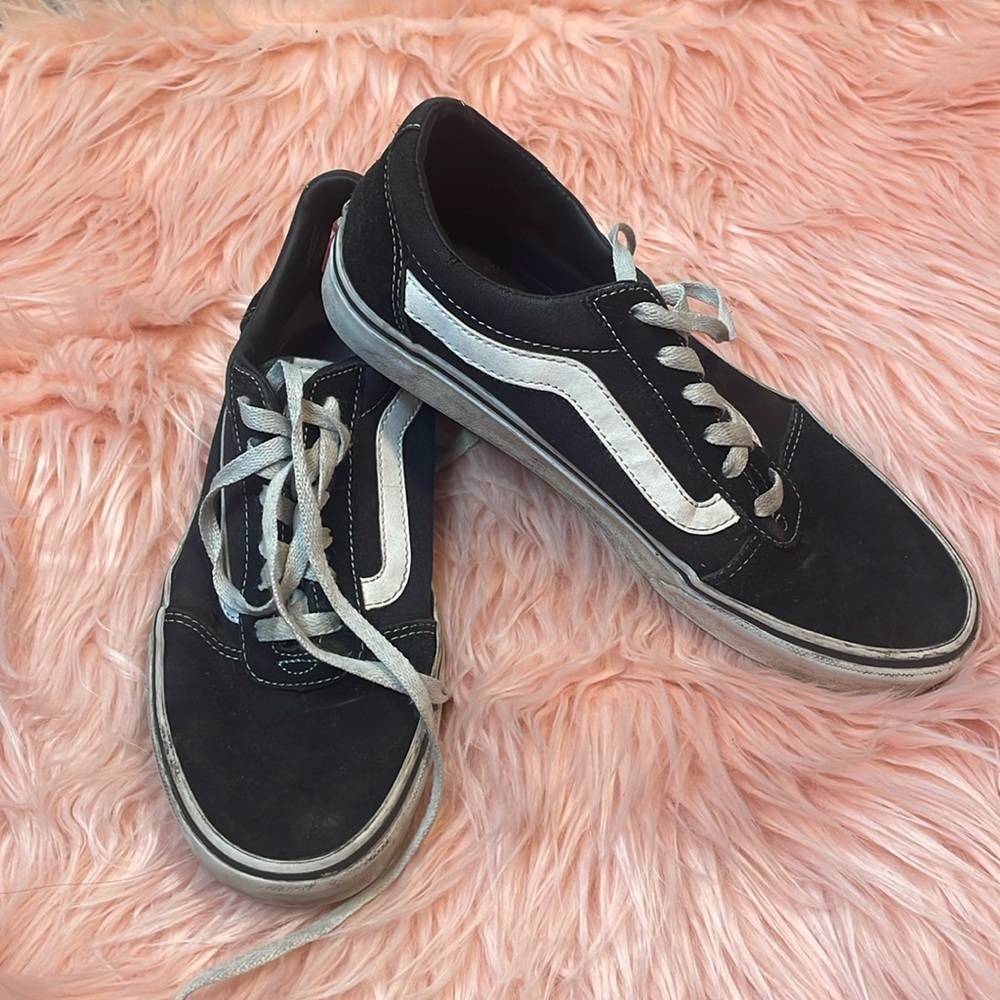 Vans Black & White Womans Low Top Sneakers Size 9